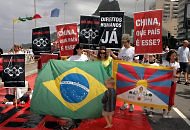 Manifestação na orla do Rio pede liberdade para o Tibete / Ricardo Leoni - O Globo